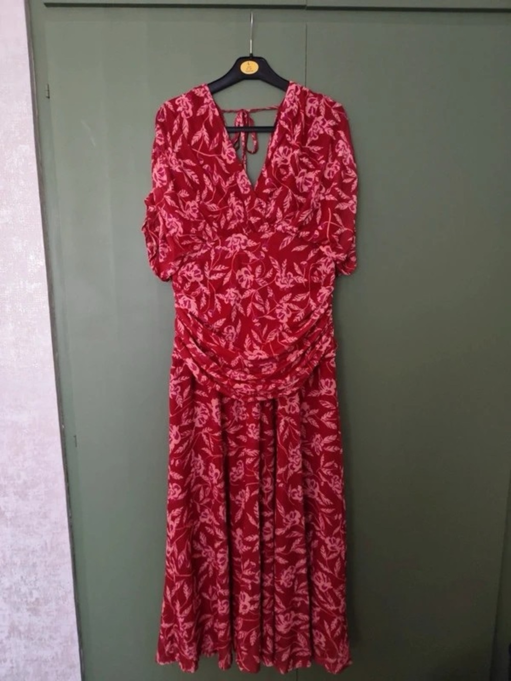 Red Floral V-Neck Midi Dress with Ruched Waist and Tie Back